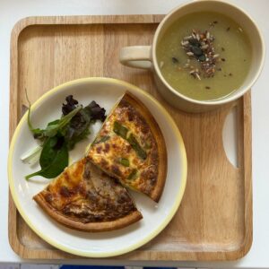 Tarte salée + salade ou potage
